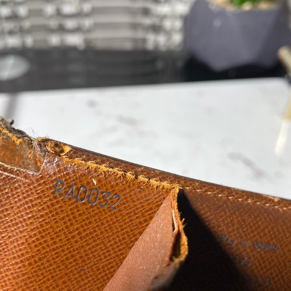 Authentic Louis Vuitton Monogram Bifold Wallet - Picture 6 of 12